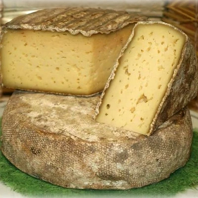 Le Karaez o Tomme de Carhaix